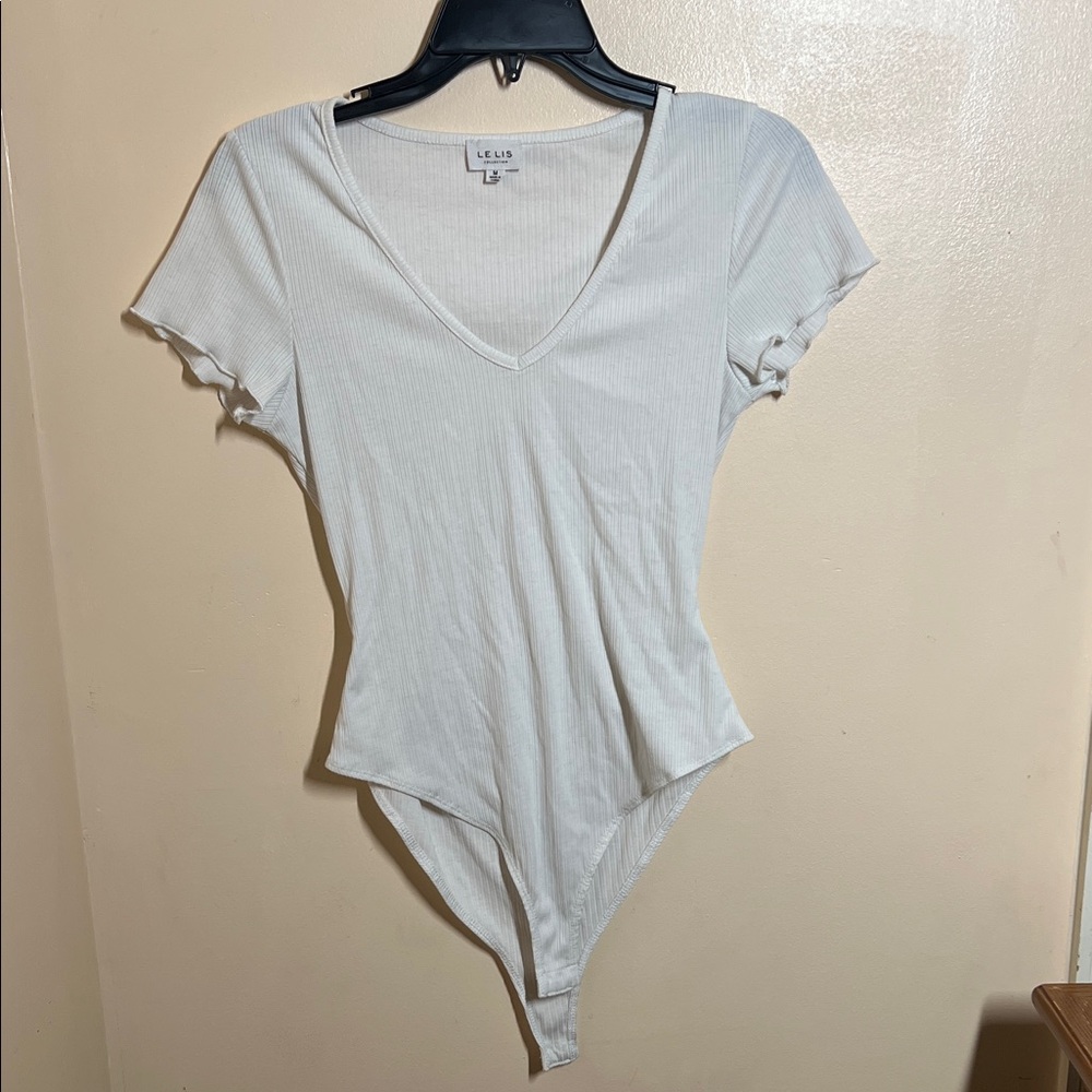 Le Lis Cream Ribbed V-Neck Short Sleeve Bodysuit